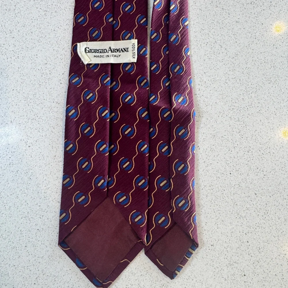 Giorgio Armani 100% Silk Tie Made in Italy Burgundy Geometric Print